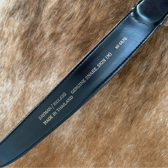 Vintage snakeskin taupe belt with gold accent buckle - Picture 7 of 7